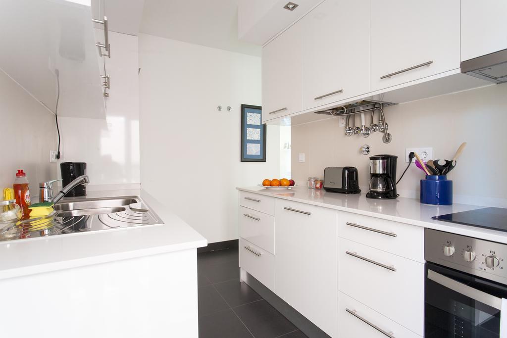 Joivy Joyful 2Br Apt With Terrace Nearby Sao Bento Palace Lisboa Værelse billede