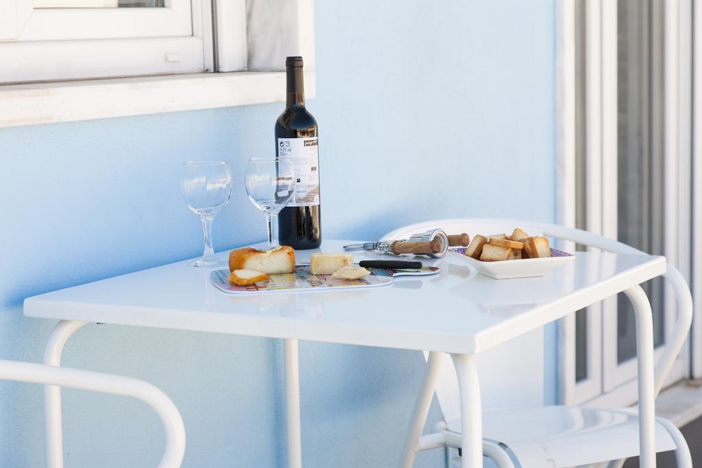 Joivy Joyful 2Br Apt With Terrace Nearby Sao Bento Palace Lisboa Værelse billede
