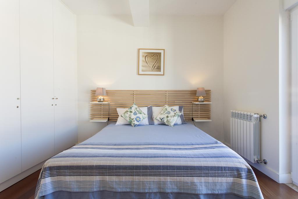 Joivy Joyful 2Br Apt With Terrace Nearby Sao Bento Palace Lisboa Værelse billede
