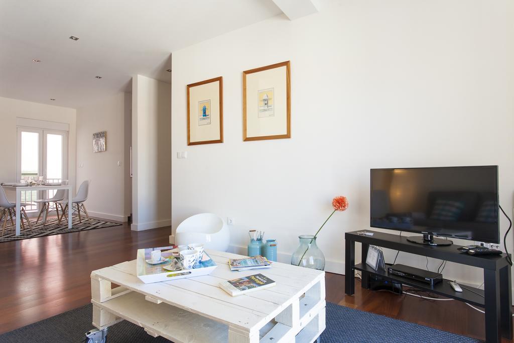 Joivy Joyful 2Br Apt With Terrace Nearby Sao Bento Palace Lisboa Værelse billede