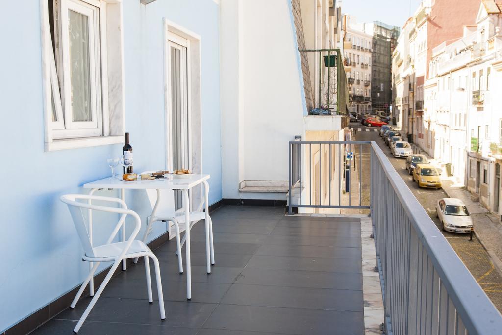 Joivy Joyful 2Br Apt With Terrace Nearby Sao Bento Palace Lisboa Værelse billede