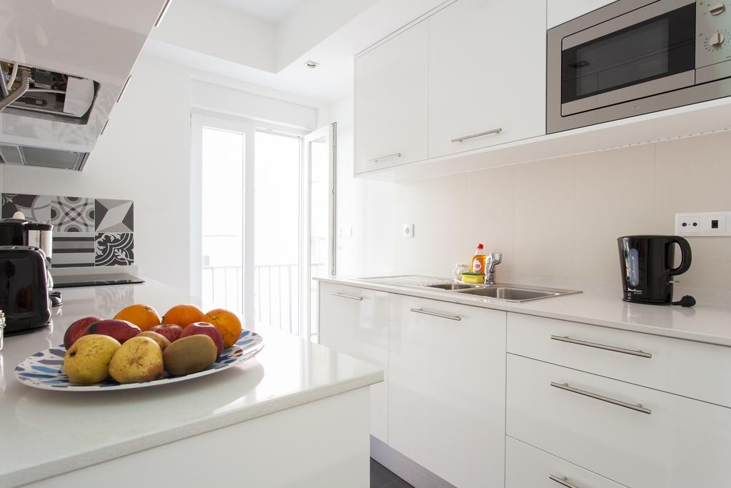 Joivy Joyful 2Br Apt With Terrace Nearby Sao Bento Palace Lisboa Værelse billede