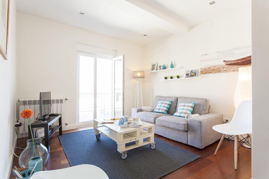 Joivy Joyful 2Br Apt With Terrace Nearby Sao Bento Palace Lisboa Værelse billede